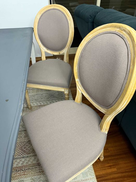 Mesa de jantar e quatro cadeiras como novas