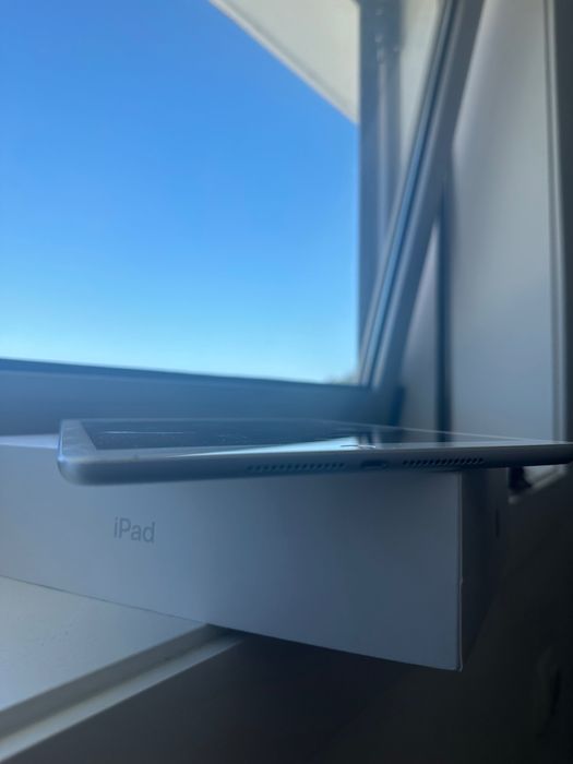Apple
iPad (6th generation)
iOS 15.1
32 GB