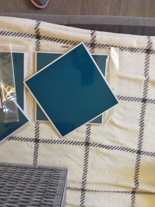 Płytki samo przylepne