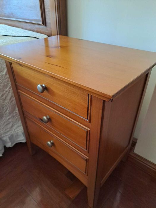 Mesinha de cabeceira