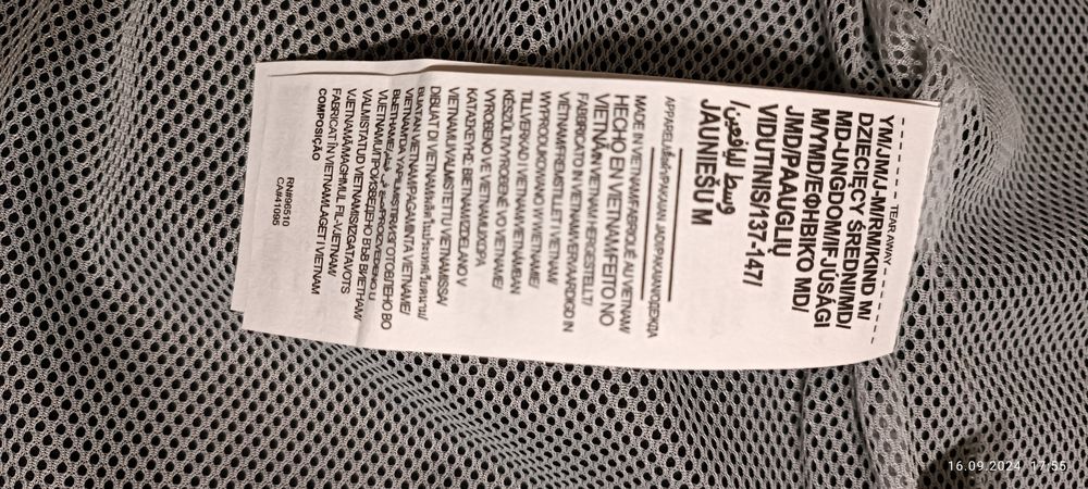 Продам- Ветровка Under  Armour для мальчиков