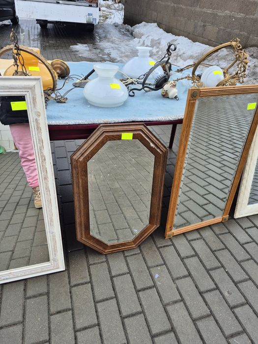 Lustra w ładnych ramach