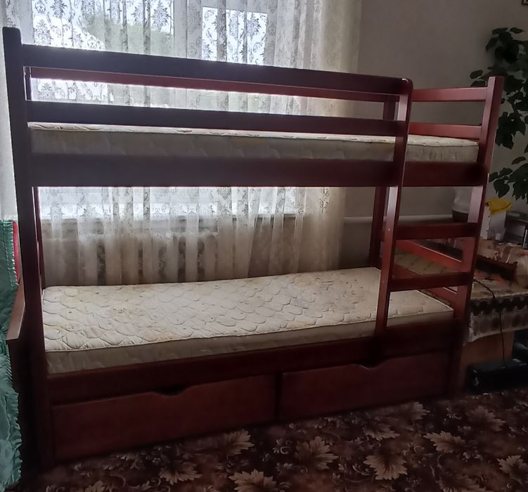 Продам двухярусне ліжко