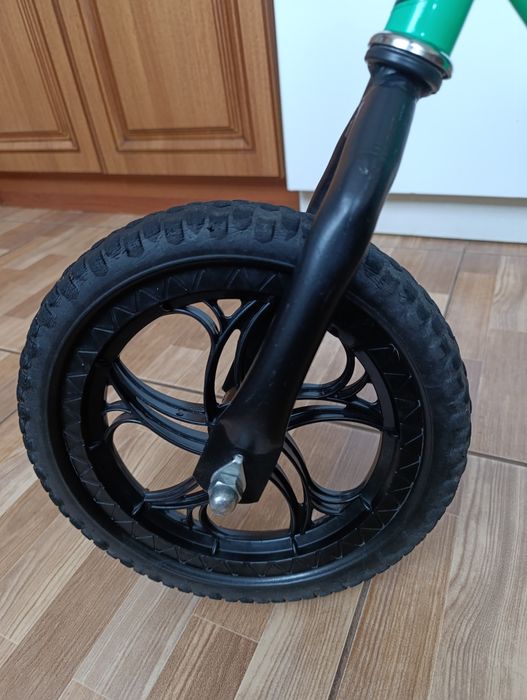 Дитячій Велобіг. Від 2 до 5 років. Сидіння регулюється.