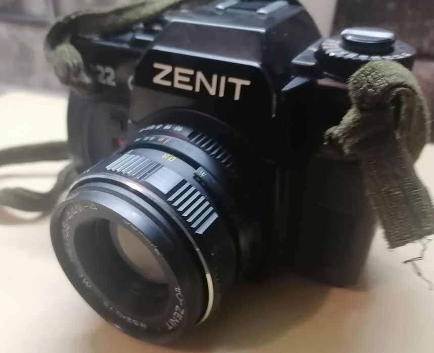 Плёночный фотоаппарат Зенит 122