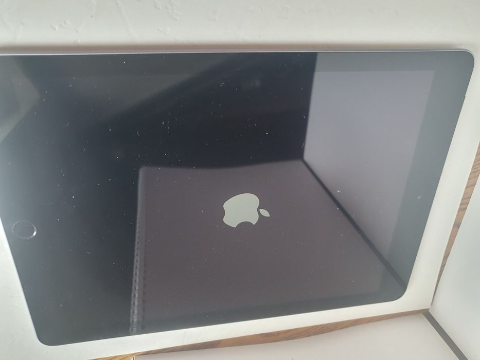 Ipad 6gen 32GB wifi cellular BDB!