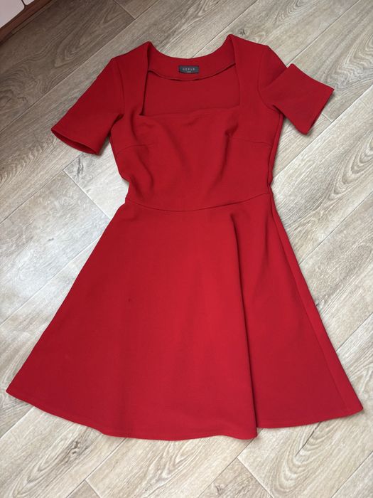 Гарна жіноча сукня