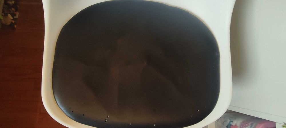 Крісло офісне, комп'ютерне Bonro B-881 біле з чорним сидінням