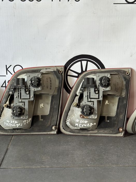 Задні стопи кришки багажника універсал Mercedes W210