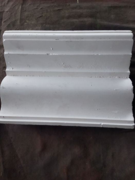 Плінтус гіпсовий залишки 20-30 см кусками