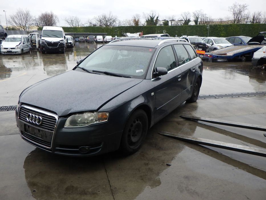 Tablier Audi A4 Avant 8E B7 2.0 tdi 140cv BLB 2004