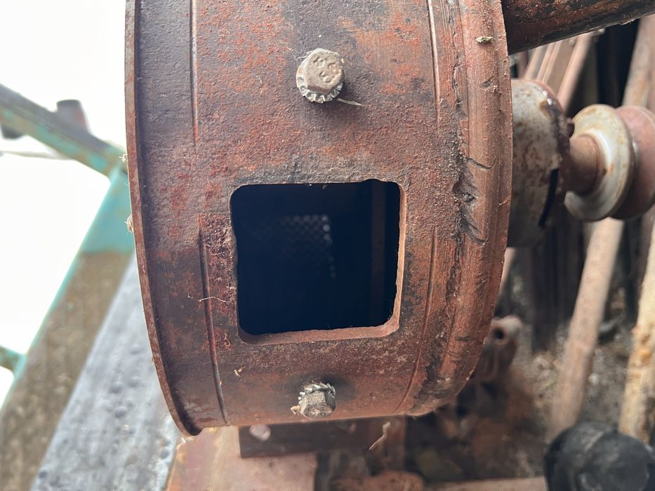 Млин новий для зерна, кормоподрібнювач