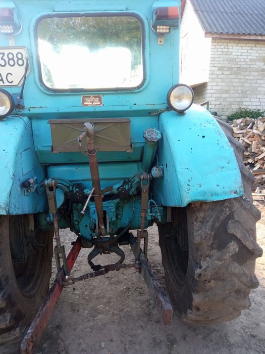 Продам трактор Т-40 повністю робочий.Без документів . Гаражне зберіган