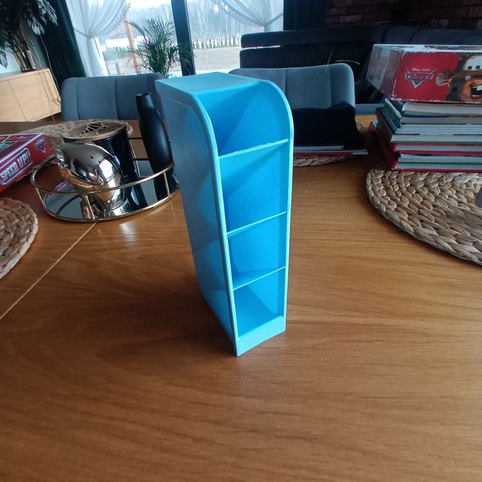 Przybornik, pudełko na kredki, ołówki pisaki