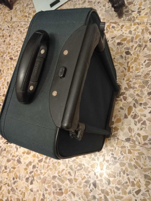 Продам  валізу дорожню