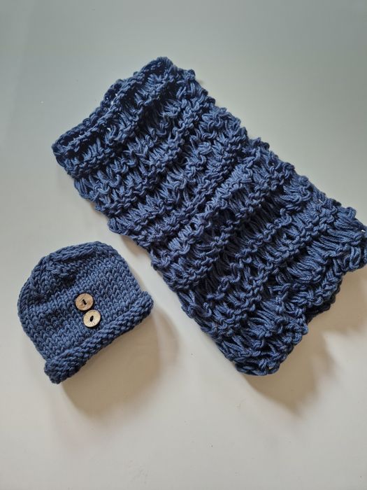 Conjunto gorro e manta azul para bebé