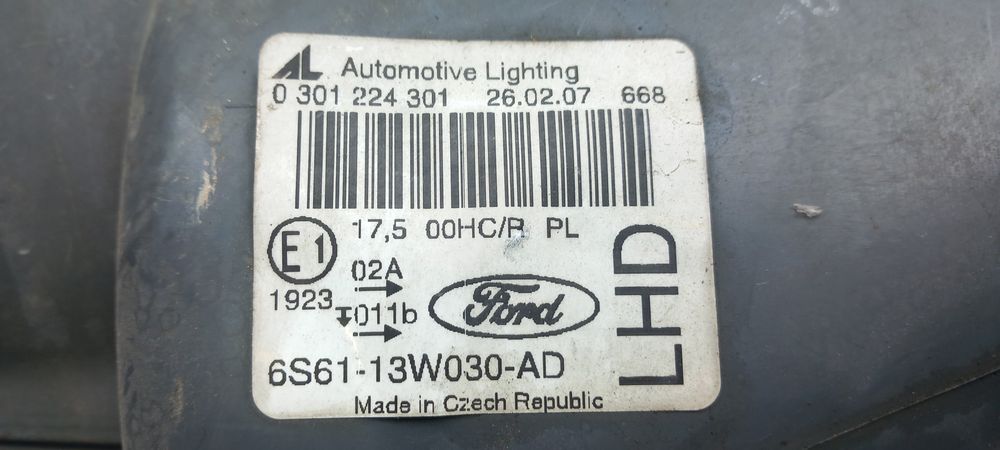 Ótica / farol esquerda FORD Fiesta V (JH_, JD_)
