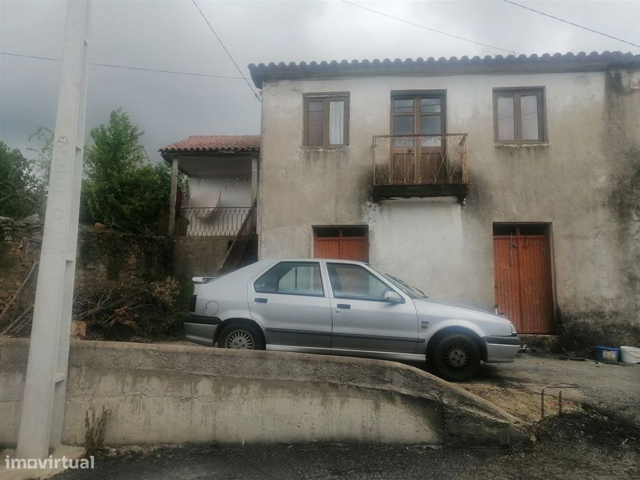 Moradia para Restaurar T3 Venda em Mogadouro, Valverde, Vale de Porco