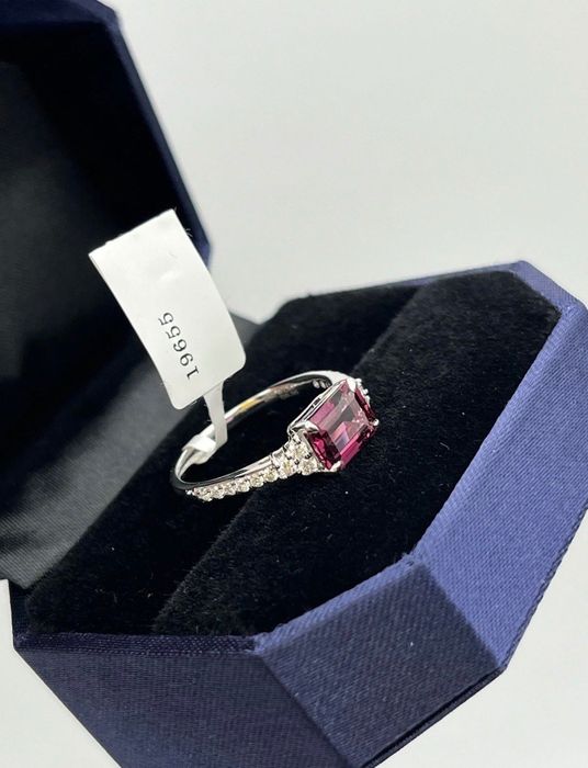 Золота обручка з діамантами та натуральним гранатом