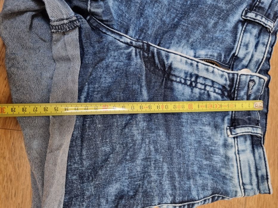 Krótkie spodenki 34