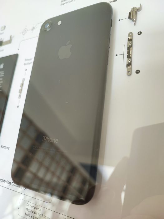 Disassembled iPhone 7 Diagram Frame64739217365635124