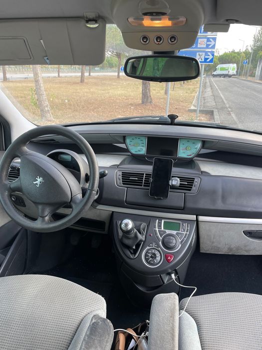 Carrinha Peugeot 807 2.2 HDI NAVTEQ - 7 lugares