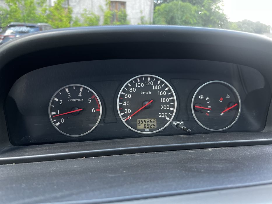 Автомобіль Nissan X-Trail, 2005 року випуску