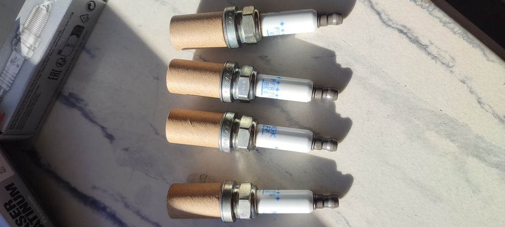 Świece NGK R PFR7S 8EG