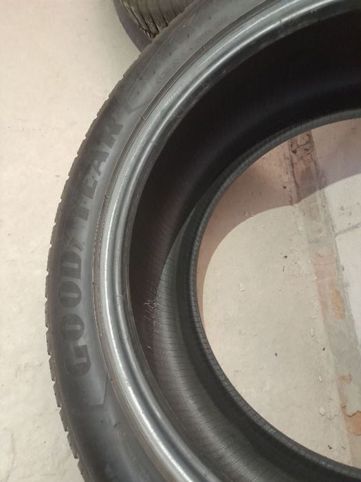 Зимова гума GoodYear 285/45 R20