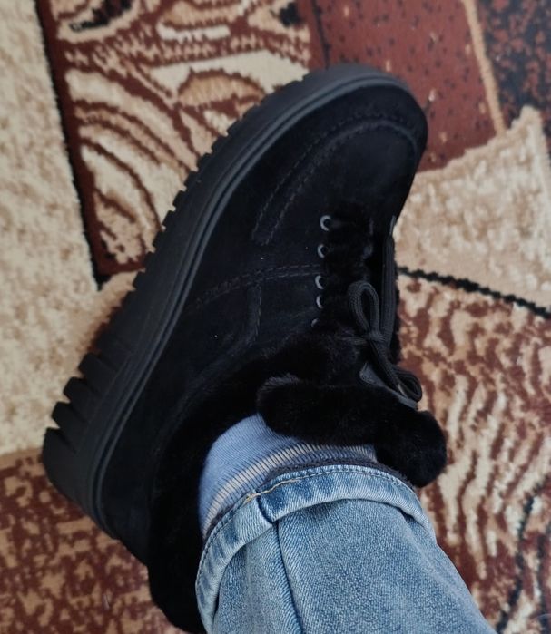 Продам зимние новые ботинки