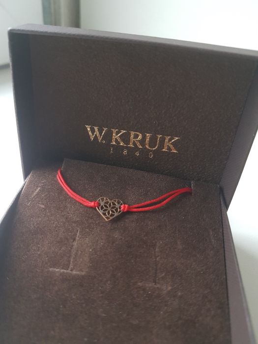 Czerwona bransoletka z serduszkiem