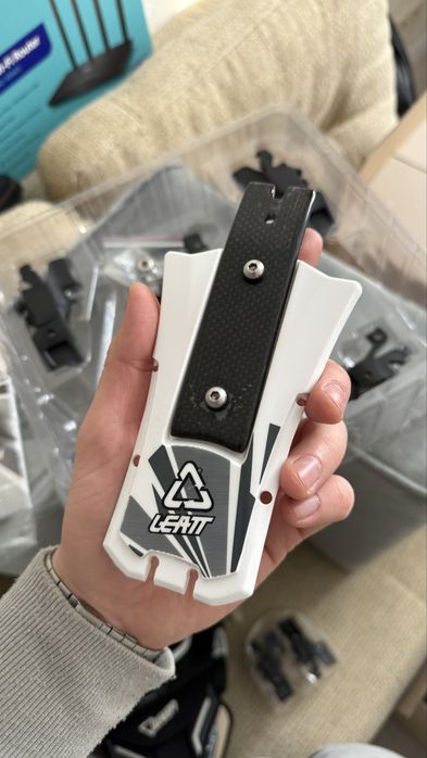 Защита шеи LEATT DBX 3