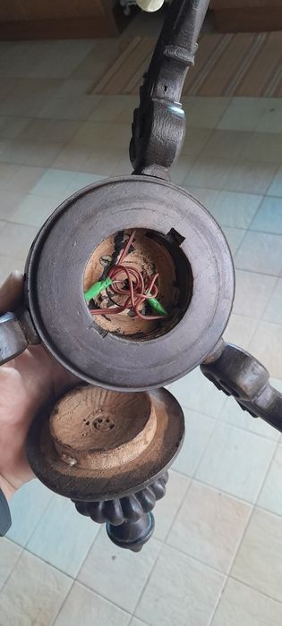 Par de candeeiros em madeira.