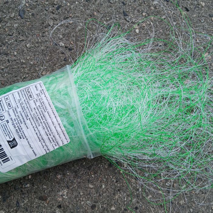 Продается сетка для огурцов и других вьющихся овощей