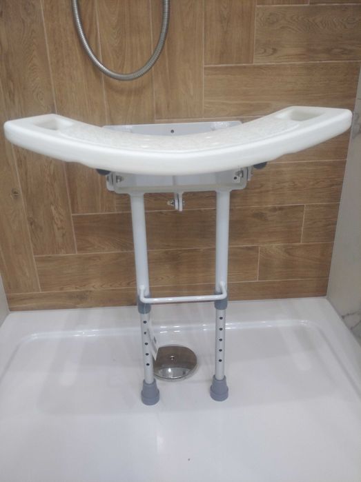 Taboret prysznicowy przyścienny składany