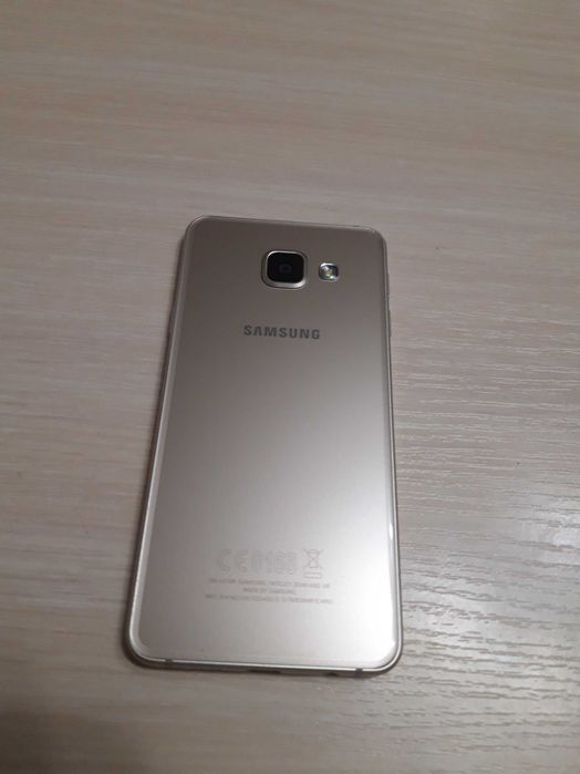 Телефон Samsung Galaxy A3 (2016)