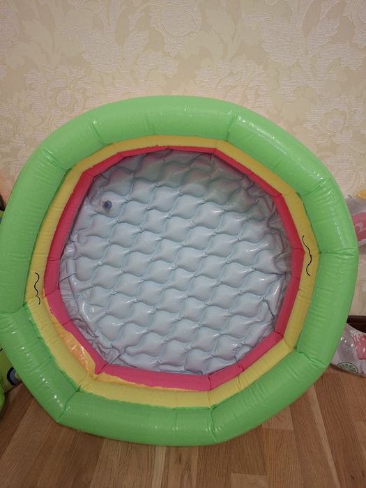 Надувний круг, надувний басейн дитячі