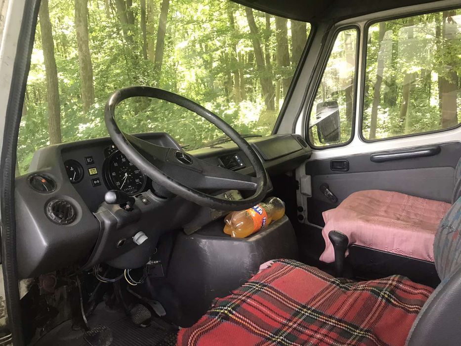 Мерседес 208D 2.3