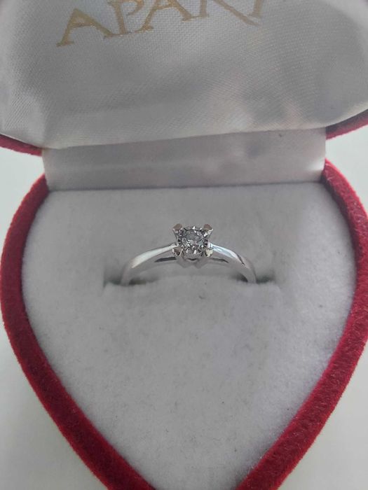 Pierścionek Apart - białe złoto próba 585 z brylantem