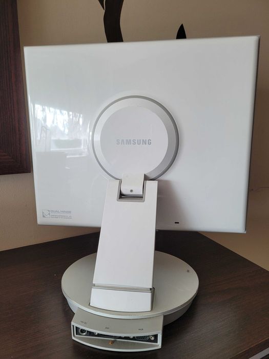 Monitor Samsung SyncMaster 173P srebrny.