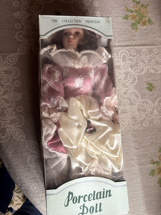 Boneca porcelana 50cm