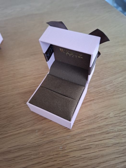 Pudełko na pierścionek W.Kruk