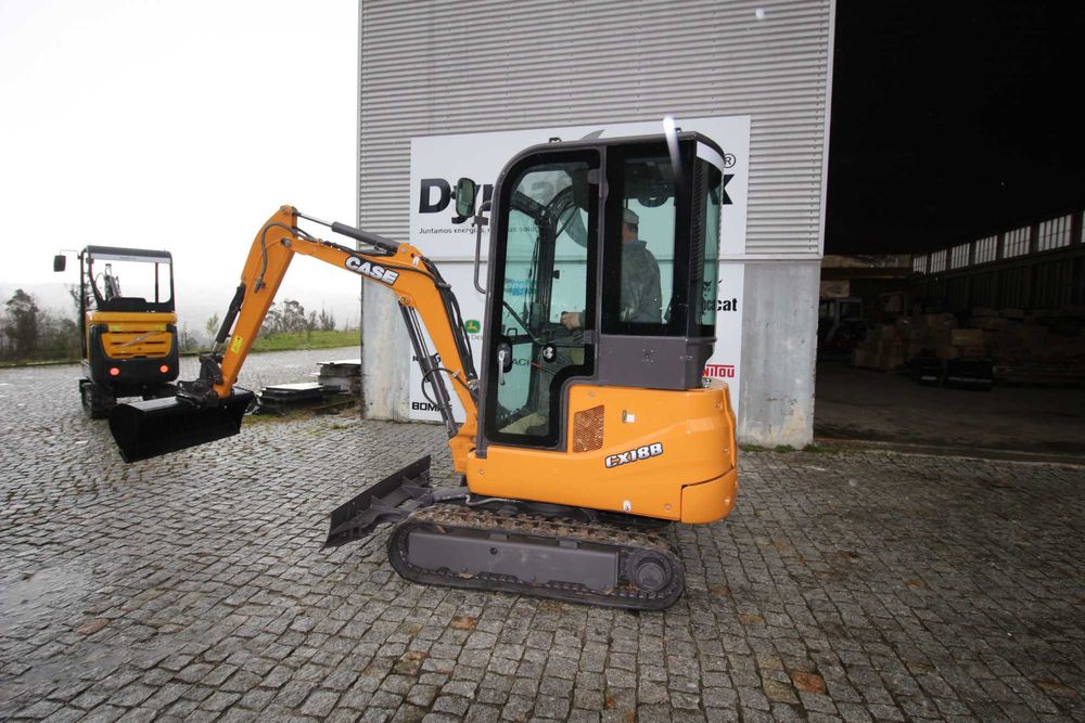 Minigiratória CASE CX 18 B com Martelo