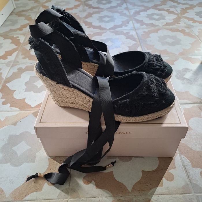 Espadryle na koturnie wiązane VICES czarne r. 39