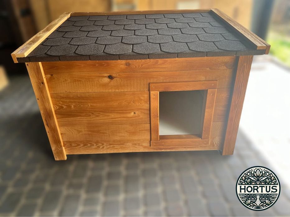 Buda dla dużego psa typu berneńczyk ocieplana, otwierany dach