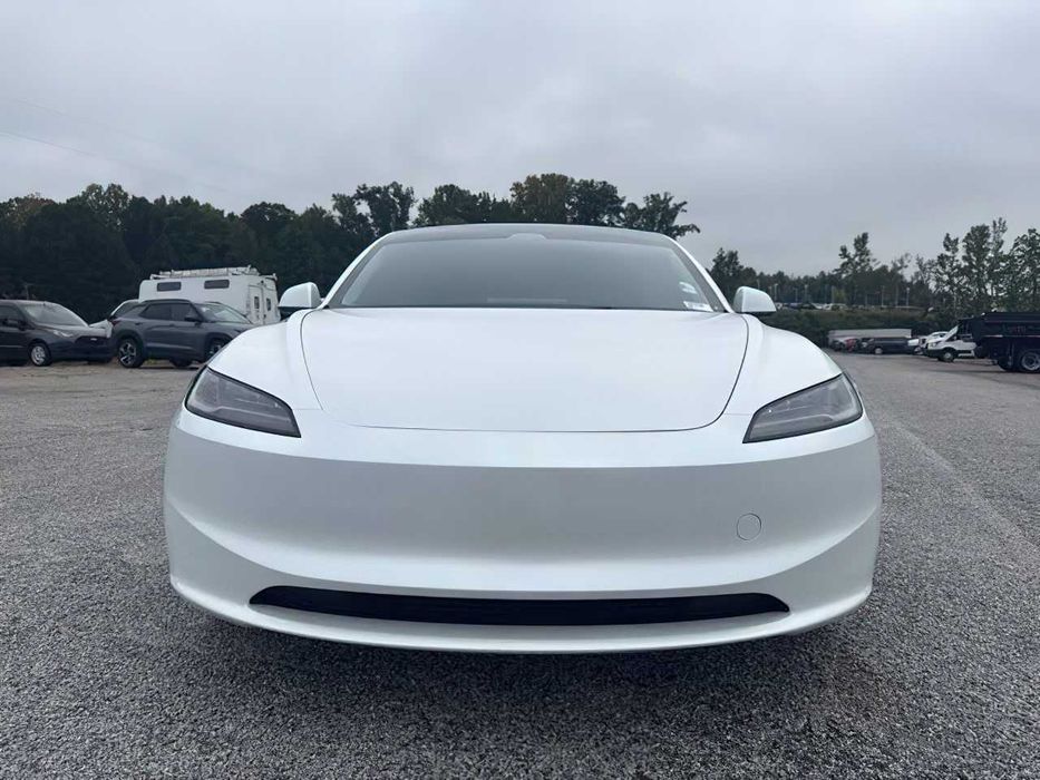 Tesla Model 3      2025