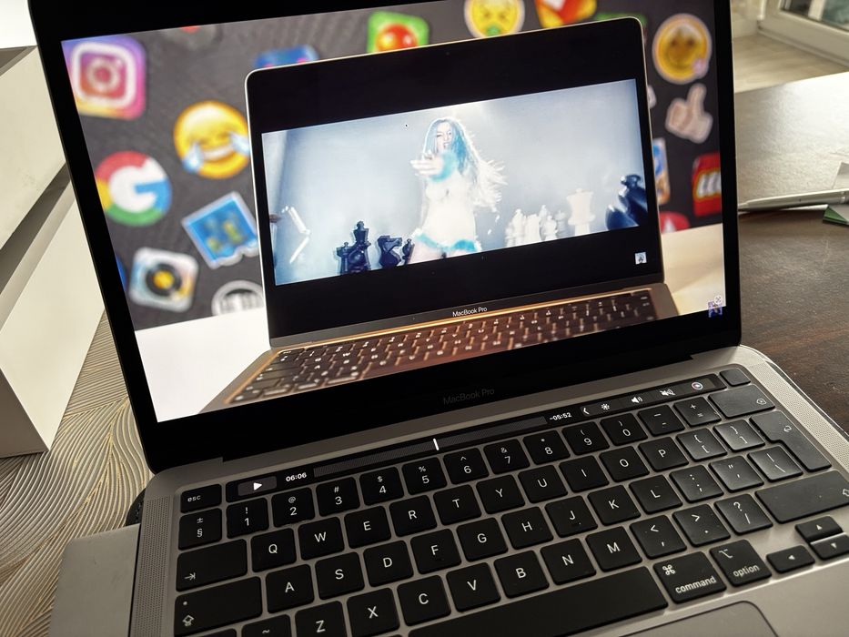 Sprzedam Macbooka M1 Pro A2338 z 2021 roku