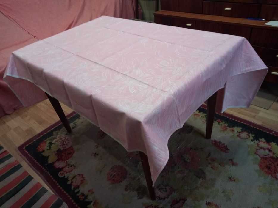 Скатерть льняная жаккардовая цветная размером 150 * 175см НОВАЯ