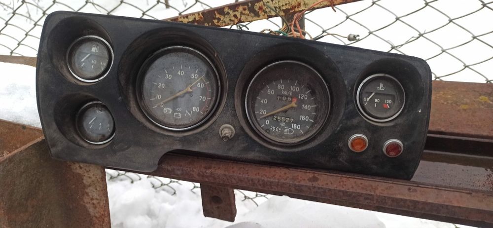 Запчастини нива 2121