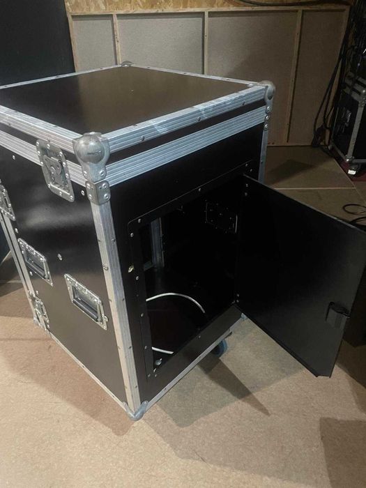 Rack 15U com suporte para mesa de som e com rodas
